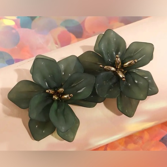 Exaggerated Flower Earrings - Picture 2 of 2